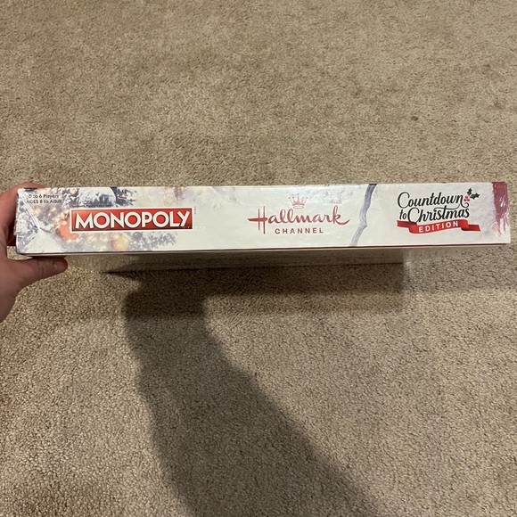 Monopoly Hallmark Channel Countdown to Christmas Edition - Picture 3 of 8